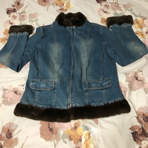 NWOT- Cervelle Jean Jacket with Fur Collar Sz Md - Picture 1 of 8